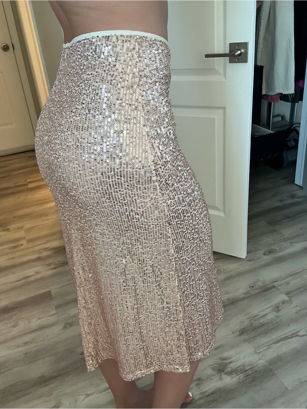 4SI3NNA Sequin Midi Skirt in Rose Gold